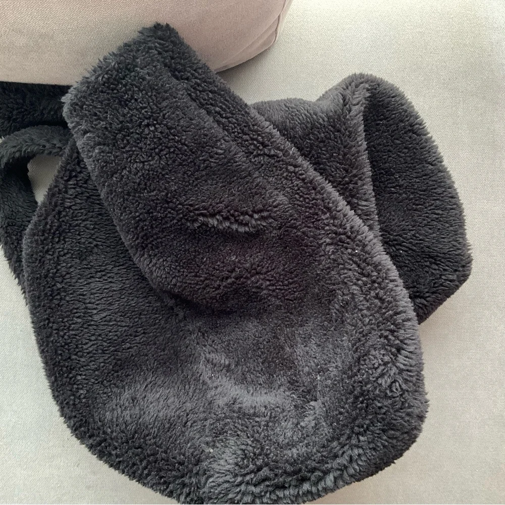 Alo Yoga Foxy Sherpa Tote Black One Size